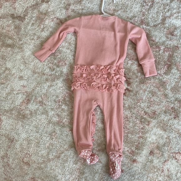 Posh peanut waffle knit ruffle butt sleeper - Picture 2 of 2